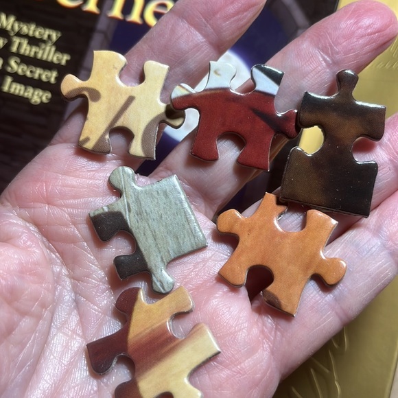 🧩 1000 piece Bepuzzled Classics “Foul Play & Cabernet” Mystery puzzle. - Picture 6 of 7